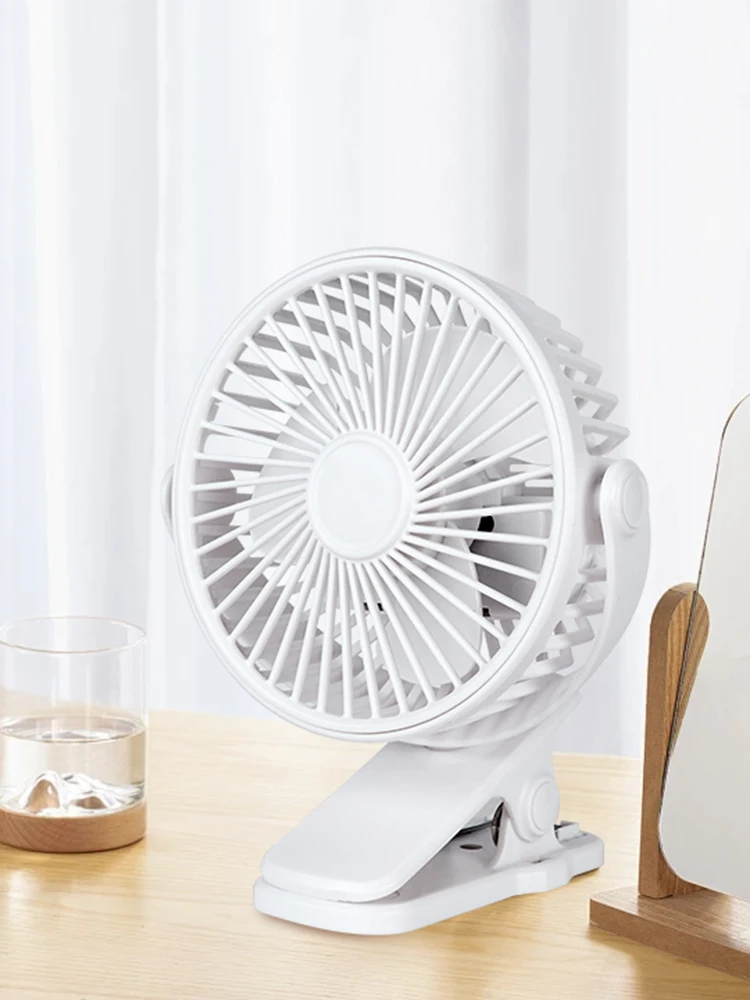 Mini clip electric fan, which can rotate 180 degrees. The stand supports USB charging, and multiple gears can be adjusted.